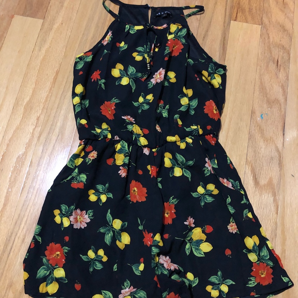 Floral spring romper AS U WISH size small 💐